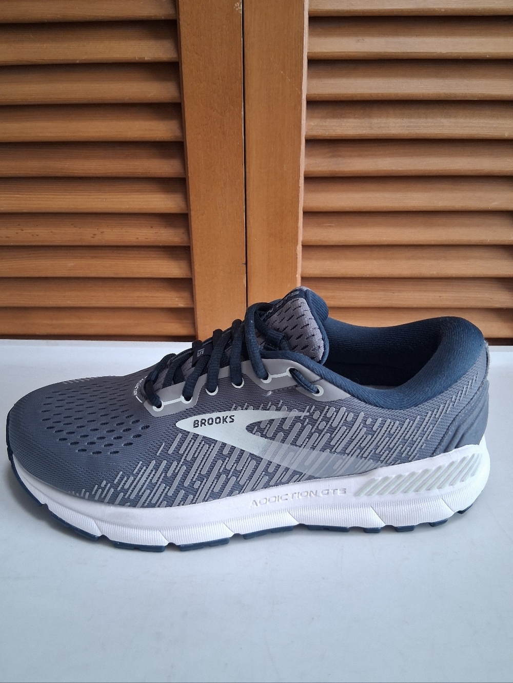 Brooks Addiction GTS 15 Women's 9.5 Wide D Running Shoes Gray Navy 1203521D099